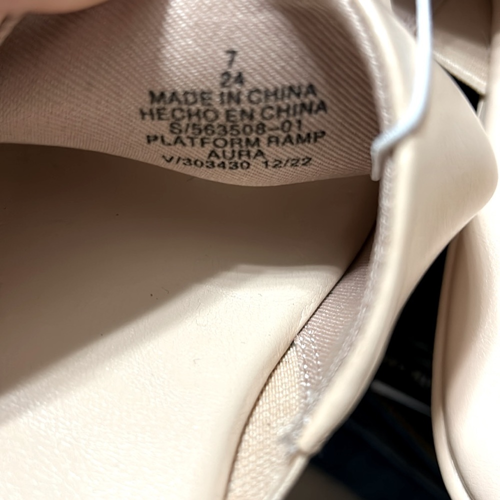 Shoes - Picture 5 of 5